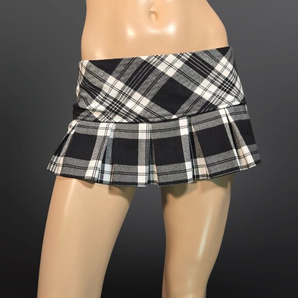 Y2K Charlotte Russe Pleated Plaid Micro Mini Skirt Size S Low Rise Black White - Picture 3 of 8